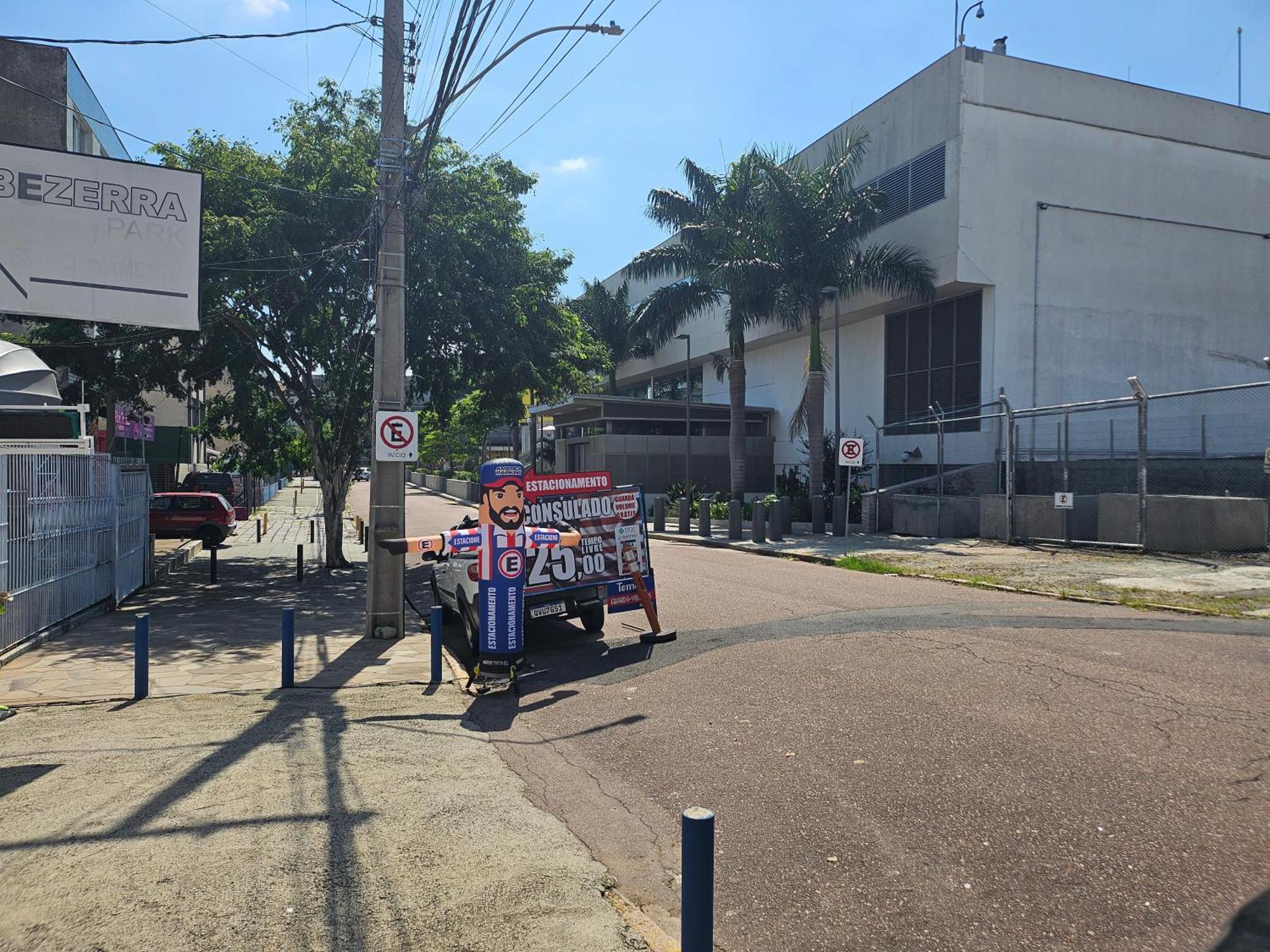 Consulado Americano Apartamento 50 Metros Da Entrada Para Visto Consulado Eua Porto Alegre Com Garagem Esterno foto